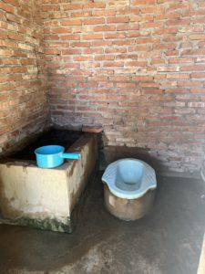 ラオス小学校トイレ